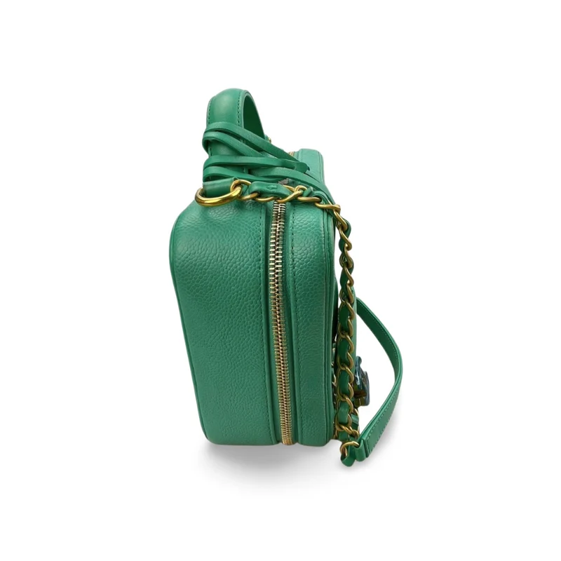 Chanel Vanity Case Tasche aus Kaviarleder mit gebürsteten Goldbeschlägen, Mintgrün, Medium