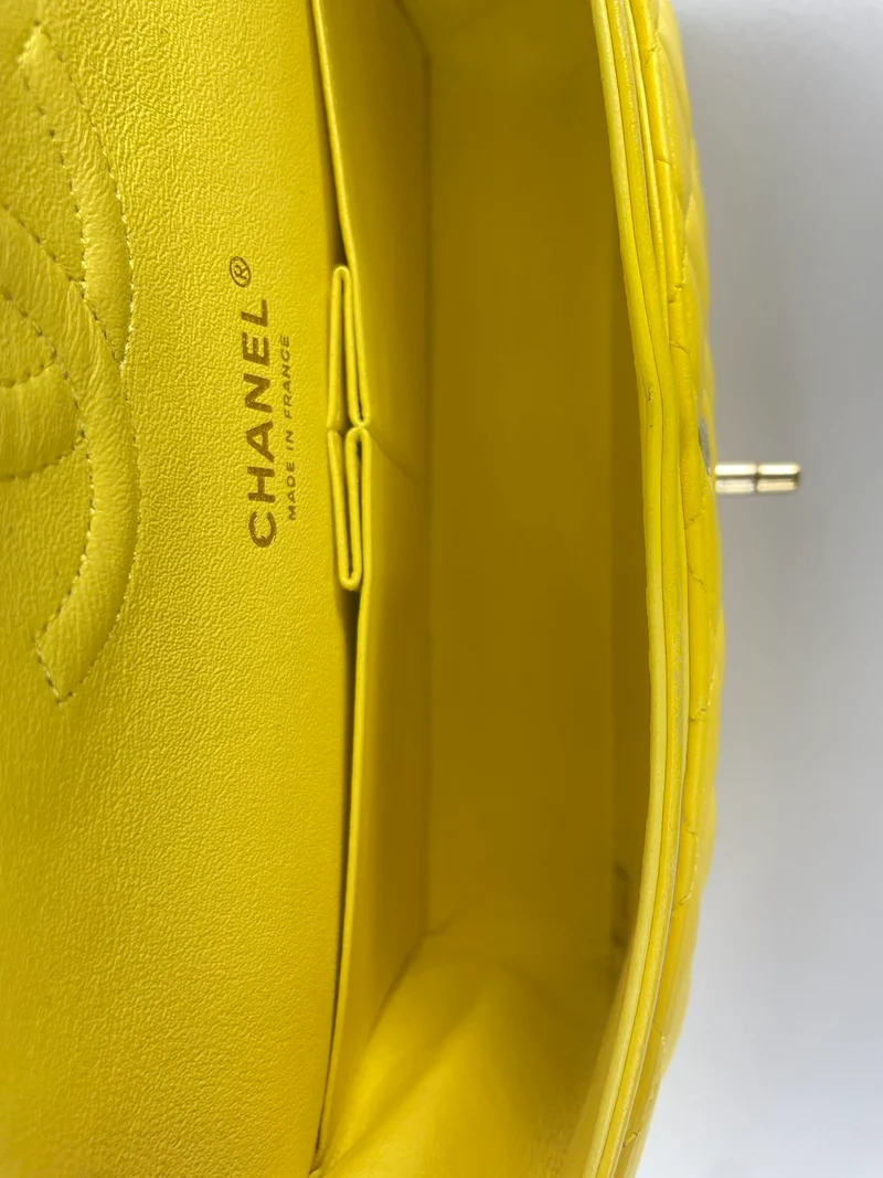Chanel Gelbe klassische Double Flap Bag Medium aus Lammleder mit silberner Hardware