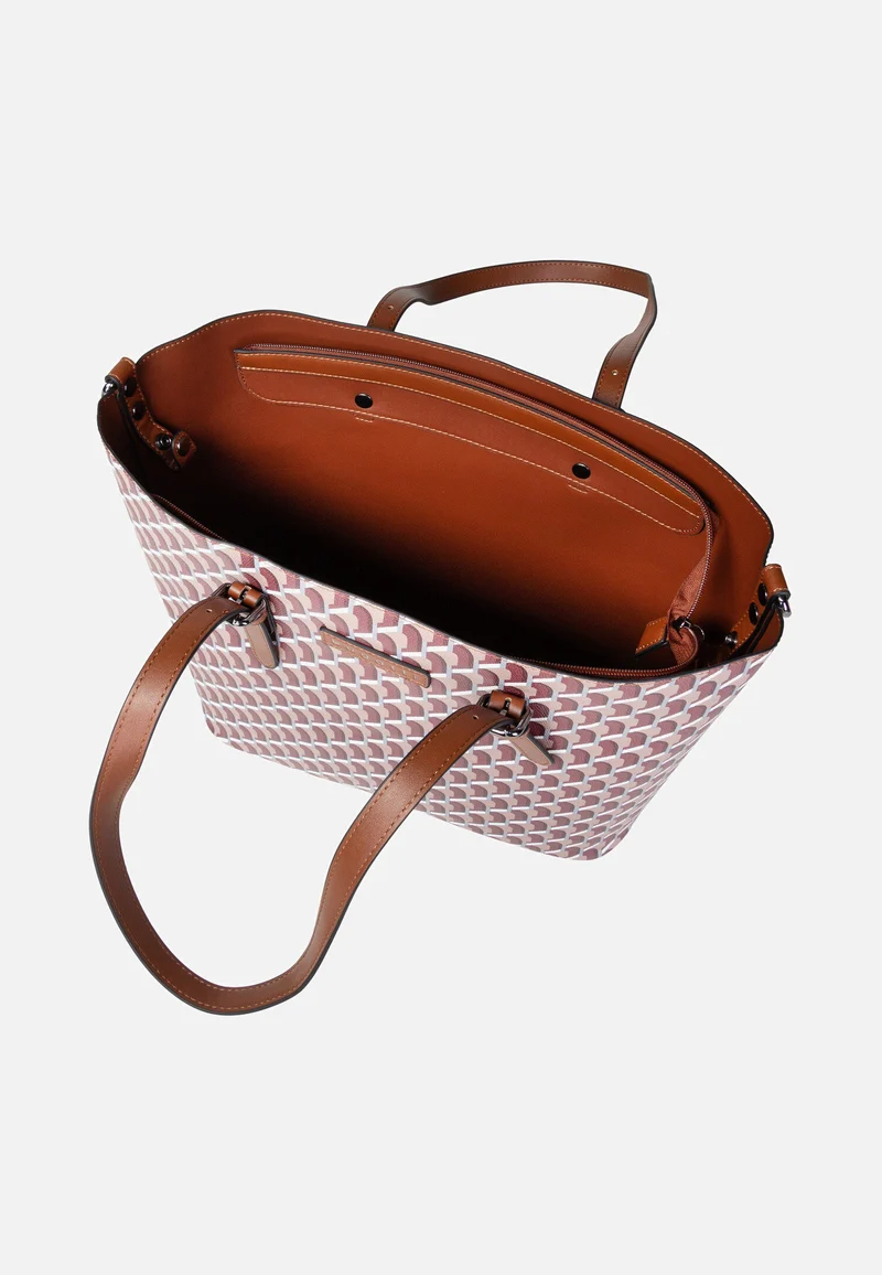 Ella L Oyard - Shopper